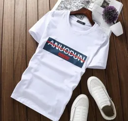 Mens Designer T Shirts Complement 2019 Summer Simple Street Wear Mens Men Cotton Tshirt Casual Mens Tee Shirt White Black Plus S2630372