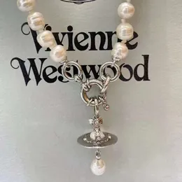 Designer Neckalce Viviennr Westwoods Pearl Round Buckle Water Droplet Saturn Necklace Kvinnlig personlighet Trendig barockkedjekedja Kedja