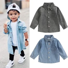 Mode 1-6y pojkar denim skjortor jacka långärmad lapel knapp stängning fickdekor casual streetwear yttre toppar 240223