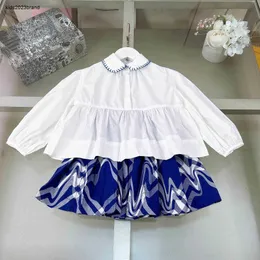 ニューキッズドレスセット高品質の子供トラックスーツ女の女の子の服サイズ110-160白い長袖シャツと青い短いスカート24feb20