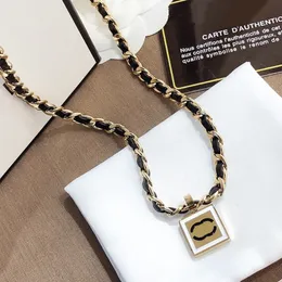 Diamond Letter Pendants Designer halsband varumärke smycken hänge 18k guld rostfritt stål choker halsband kedja för kvinnor bröllopspresent tillbehör