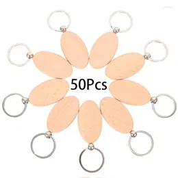 سلاسل المفاتيح 50pcs سلسلة المفاتيح الخشبية مع حلقة مفتاح معدني DIY علامات سلسلة خشبية فارغة