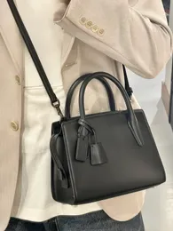 Borsa a tracolla di design con pochette a spalla in vera pelle, borsa a tracolla messenger: la tua ultima dichiarazione di moda