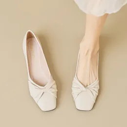 캐주얼 신발 2024 봄과 가을 여성 평평한 얕은 입 디자인 한국 스타일 프로 보트