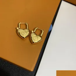 Charm varumärkesdesigner klassisk stil kvinnor par hjärt pin hänge 18k titanium stål örhängen logo tryck bröllop fest gåva drop de dhjc0