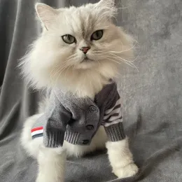 Maglioni Cappotto maglione grigio per cani di qualità premium Gatti di marca di lusso Moda cool Abiti spessi e comodi per animali domestici autunnali e invernali