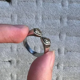 Bant Halkaları Küme Yüzükleri Unisex Style Ring Cazibe Yaratıcı Işık Lüks 925 Gümüş Hip-Hop Kadınlar Üçgen Parti Partisi Takı Açılış
