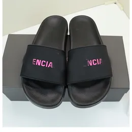 مصمم الأزياء النعال Slippers Sliders Summer Beach Sandals Wooden Flat Bules التصميم البسيط يجعل هذا النعل المسطح في يوم صيفي حقيقي AAA9982