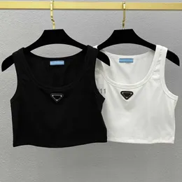 Kadınlar bluz gömlekler tasarımcısı kısa tanklar nakış seksi omuz siyah beyaz giysiler kolsuz sırtsız yelek bayanlar katı 240229