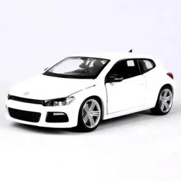 1 24 R Diecast Alloy Vehicle Metal Car Model Die-cast Toy Collectible Gift Souvenir Display 240219
