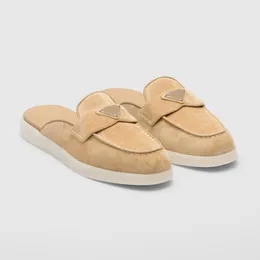 Kvinnliga män loafers glider tofflor designer mocka mules sandaler klassiska metall triangel mockasins lata tofflor skrapar kvalitet läder utomhus avslappnade lägenheter med