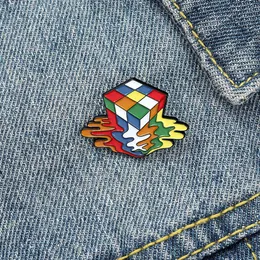 Distintivo accessorio per colletto con spilla a cubo di Rubik colorato in lega giocattolo creativo per nuovi prodotti