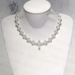 Collana da uomo con catena in moissanite rotonda e baguette in argento sterling ghiacciato alla moda con croce