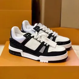 Lyx logotyp präglad tränare sneaker designer casual skor för män kvinnor louiselies vit svart himmel blå grön denim rosa låga plattform sneakers kvinnor mens tränare