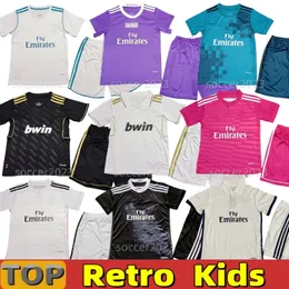 Real Madrids Retro Kids 16-28 Camisas de futebol Kaka Guti Ronaldo Ramos 11 12 14 15 16 17 18 Benzema Zidane Beckham Raul Vintage Figo Vin Jr Carlos Seedorf Camisa de Futebol Kit