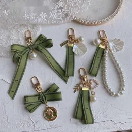 Lanyards designer nyckelring lyxiga nyckelkedja påse charm kvinnlig bil nyckel ring pärla charm grönt band känsliga skal nyckelring par hänge gåva trevligt bra bra