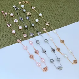 2024 New Hot Luxury Simple Classic Designer Nnedlaces for Women Bearl Link Chain Charm Hollow Letters Whale Sailormoon Ncrokers Jewelry المجوهرات