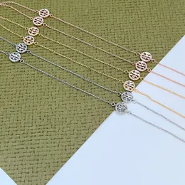 2024 Новые горячие роскошные простые классические дизайнерские ожерелья для свитера для женщин бренд Жемчужный длинноцепный шарм полой буквы