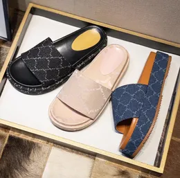 Designers chinelos sandálias plataforma chinelos de chinelos multicolorlos slides modelos de estilo de desgaste de desgaste feminino slides Sapatos plataforma bordada