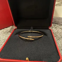 Pulseira de pulseira pulseira de luxo de luxo Pulseira Alfabeto Design de alfabetismo Valentine Gift Noble and Elegant Women Bracelet
