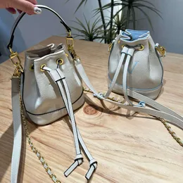 Designerväska The Bucket Bag Evening Bags Shoulder Bags Women Axel Handväskor Fashion Famous Cross Body Wholesale Embioning DrawString No Box With Dust Bag