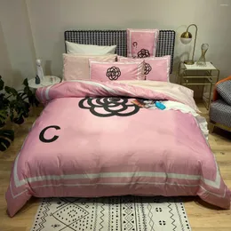 Zestawy pościeli luksusowe różowe designerskie jedwabne litera drukowana kołdry typu queen -size arkusz łóżek mody Polowcase Zestaw kołysy