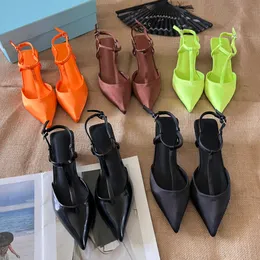 Kvinnor Pumpar Designer Sandaler Orange Tobak Volt Black Leather Stiletto Heel For Womens Wedding 35mm High Heels T-Strap Satin Slingback Pumps Dress Shoes Business