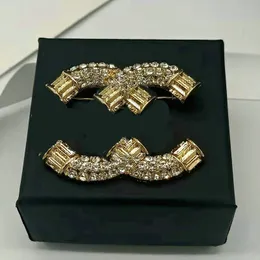 Роскошные бренд дизайнерские буквы броши мод Pin Pearl Brooches Crystal Jewelry Accessorie Свадебный подарок