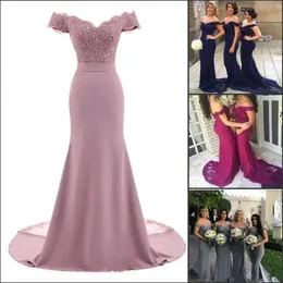 Dusty Rose Pink Brautjungfer Kleider Meerjungfrau Blumenspitze Applika Perlen gegen Hals Hochzeit Gast Abendkleider vor Schultermädchen von Ehrenkleid 2024