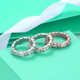 Diamentowy projektant pierścionka dla kobiet biżuteria damska Kobieta Rose Gold Silver Cross Wedding Pierścień Luksusowe biżuterii damskie dziewczyny prezent urodzinowy rozmiar 6-9 dhgate