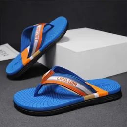 Designer Sandals Flat Men Slipper Flip Flop Summer Beach Water Indoor House Shoes Sneaker Bekväma icke-halkarna Skor Slipper gratis fraktl464