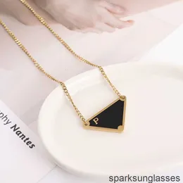 TEAMER Collana Con Ciondolo Rune 24 Simboli: Amuleto Portafortuna In Acciaio Inox, Catena Regolabile 45+5 Cm, Per Uomo E Donna. Regalo Significativo.