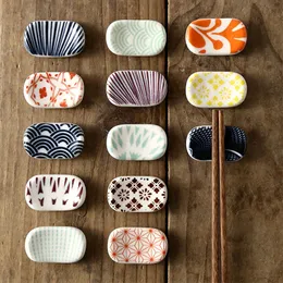 Flatvaruuppsättningar 1PC Creative Square Ceramic Chopsticks Holder Nordic Style Chopstick Pillow Rest Rack Cute Home Kitchen Tablewer Table Decor 230831