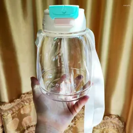 Vattenflaskor 1300 ml stor kapacitet Botella de agua plast Kawaii Cup Söt bärbar sommar tumlare med halmbandflaska