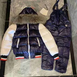 Designer-Kinder-Daunenjacken, modische Baby-Winterkleidung, Größe 0–12 cm, 2 Stück, weiße Ärmel, Daunenjacke mit Fellkapuze und Hosenträger, 30. August