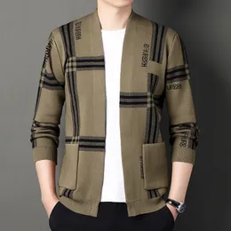 Maglioni da uomo che vendono cardigan lavorato a maglia Plaid a righe stampato con lettera ricamata 230831