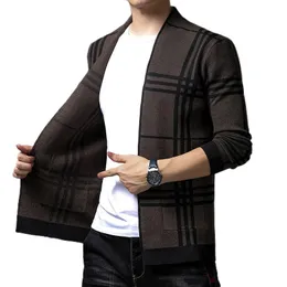 남자 스웨터 니트 가디건 스트라이프 스트레이트 프린트 인쇄 따뜻한 포켓 버튼 고급 패션 니트 격자 무늬 230831