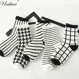 Women Socks Women's Classic Houndstooth Check Socks.Cotton Harajuku Ladies Vintage White Black Plaid Stripes Grids Tube Sock Sox Meias