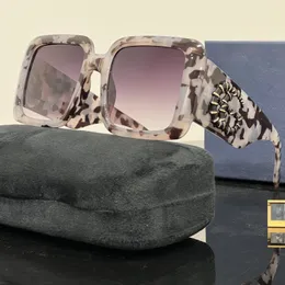 Tasarımcı Güneş Gözlüğü Kadınlar için Lüks Güneş Gözlüğü Popüler Erkekler Kadın Goggle Mektubu Kadın Gözlükler Çerçeve Vintage Metal Güneş Gözlükleri Güzel