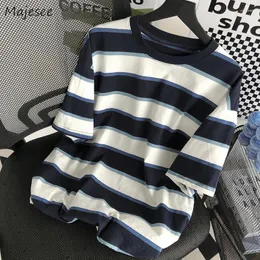 Męskie koszulki T-shirty Mężczyźni Striped Casual Harajuku Modna przystojna pół rękawia Summer Ulzzang Teens All-Match Chic Unoring unisex