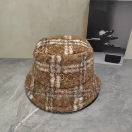 Hot Bucket Hat New Hat Fitted Hats Baseball Designer Designer Bucket Hat Caps Designer Winter Fashion Hats są ciepłe i wygodne Five Col