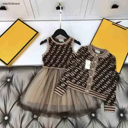 Modebanor Girls Dresses Baby Autumn Set storlek 100-160 cm Pearl Button Round Neck Stick Cardigan och Väst spetsklänning Aug30