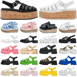 Hohe Qualität Designer Frauen Schaumgummi Sandalen Monolith Sommerschuhe Metall Dreieck Logo Sandale Retro Strandschuhe Obermaterial 5,5 cm Sandalen 35-40 mit Box CPS20%