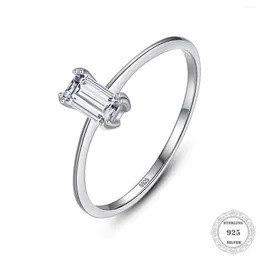 Anelli a grappolo Anello a fascia Pietra preziosa bianca Stile di marca Glam Moda Buoni gioielli per le donne 2023 Regalo in argento sterling 925