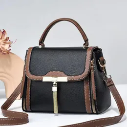 Sacos de noite Bolsa feminina simples contraste cor pequena praça 2023 couro macio borla bolsa um ombro crossbody