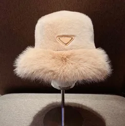 Skąpy brzegowe czapki zimowe futrzane wiadro czapka dla kobiet 2023 nowa moda projektantów grube ciepłe damskie czapki rybaków czapki ciepłe czarniejsze różowe białe 2023