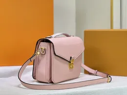 2023 Designer axelväska lyxiga kvinnors handväskor totes toppkvalitativ präglad blomma empreinte meddelande väskor damer mode crossbody purses