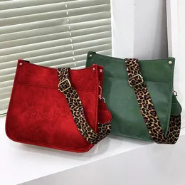 Torby w talii Big Tote dla kobiet podróżuje modna multi -warstwowa torba crossbody lekka nylonowa sportowa wędrówka dla kobiet