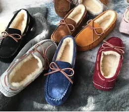 نساء النعال الشتاء شتاء متسكعات غير رسمية انزلاق على شقق الفراء أحذية القوس moccasins سيدة حذاء الحذاء moccain