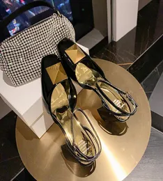 Marque de luxe Women039s Chaussures habillées One Stud En Cuir Verni Slingback Pompes Bride À La Cheville avec boucle Bout Carré Talons Hauts2179810